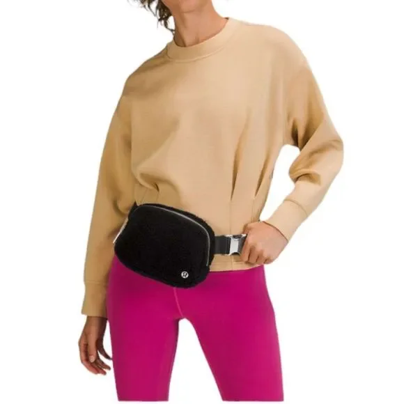 NEW Lululemon Everywhere Belt Bag Black Fleece 1L - Picture 6 of 16